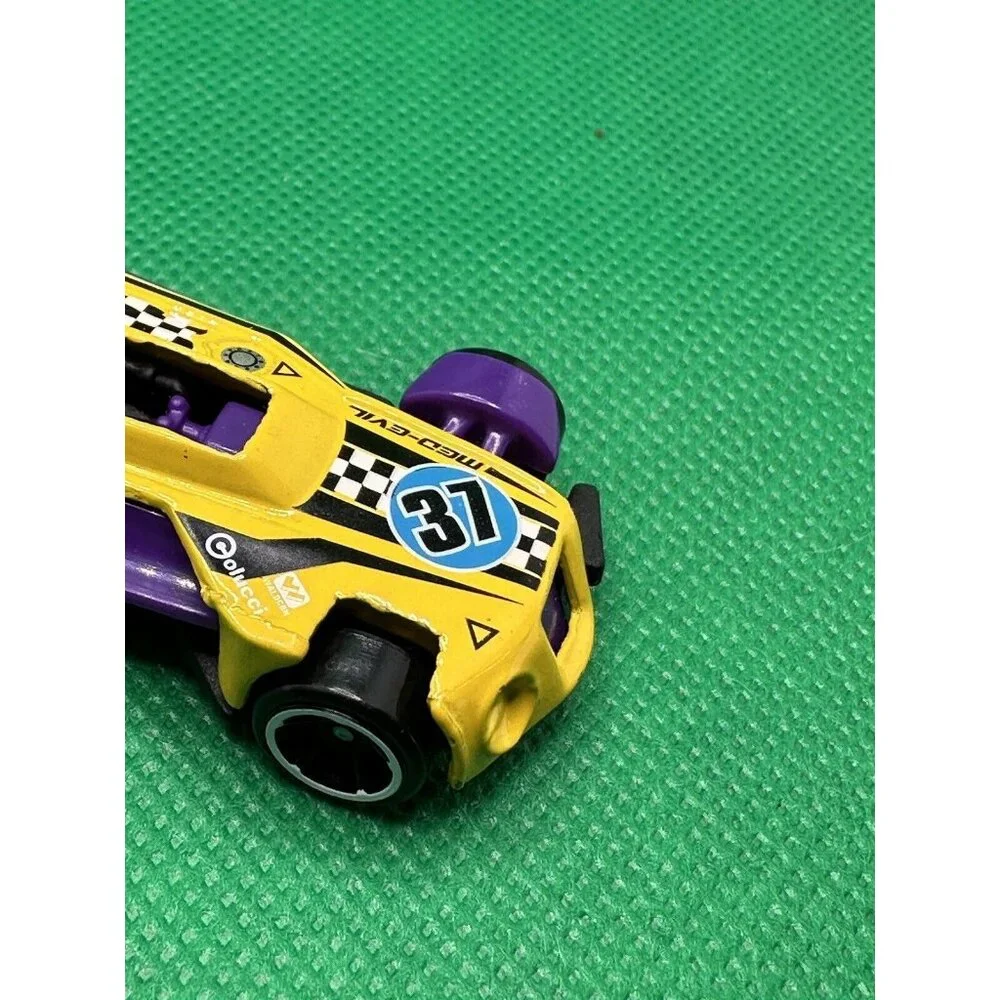 Hot Wheels 2013 Mattel Mid-EVII‎ Yellow Purple Sports Car Made in Thailand #37